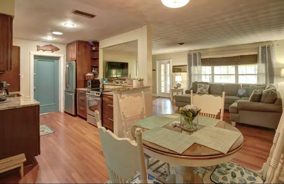 7609 Senrab Dr Property Photo 6