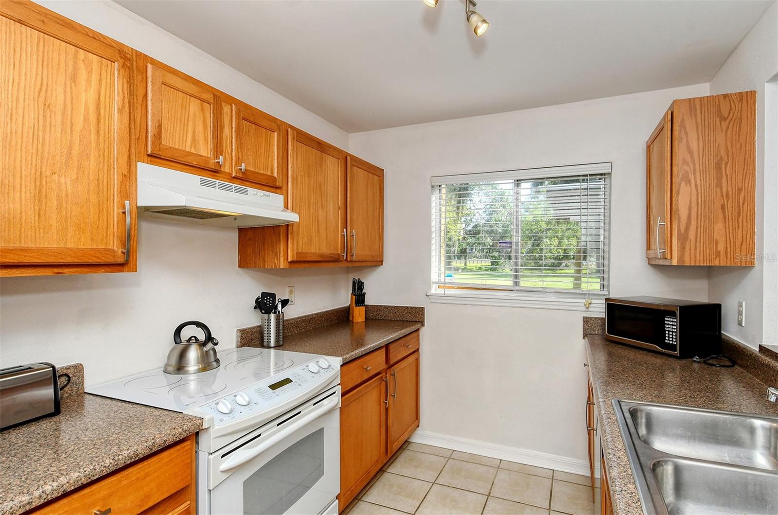 1877 Toucan Way #400 Property Photo 15