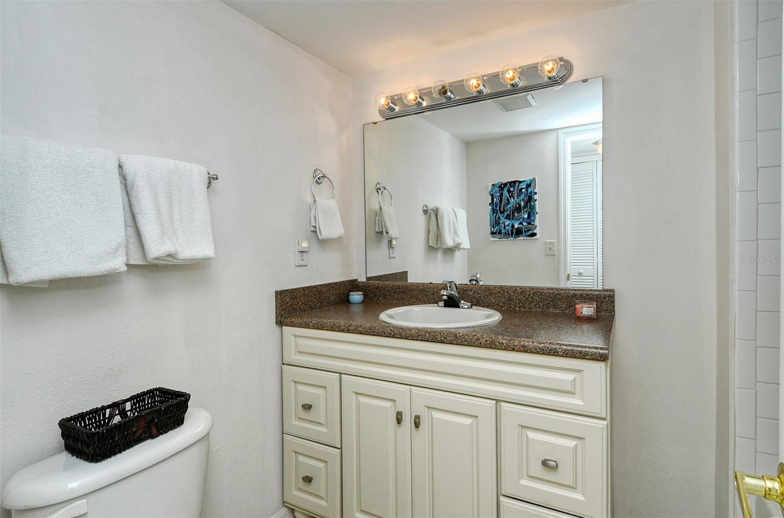 1877 Toucan Way #400 Property Photo 24