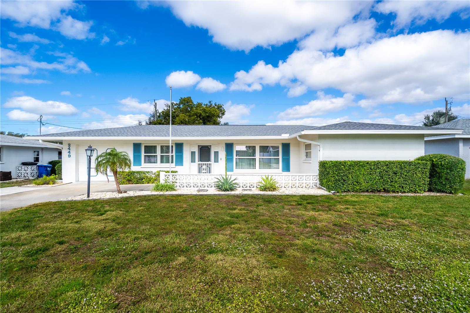 2449 Breakwater Cir Property Photo 1