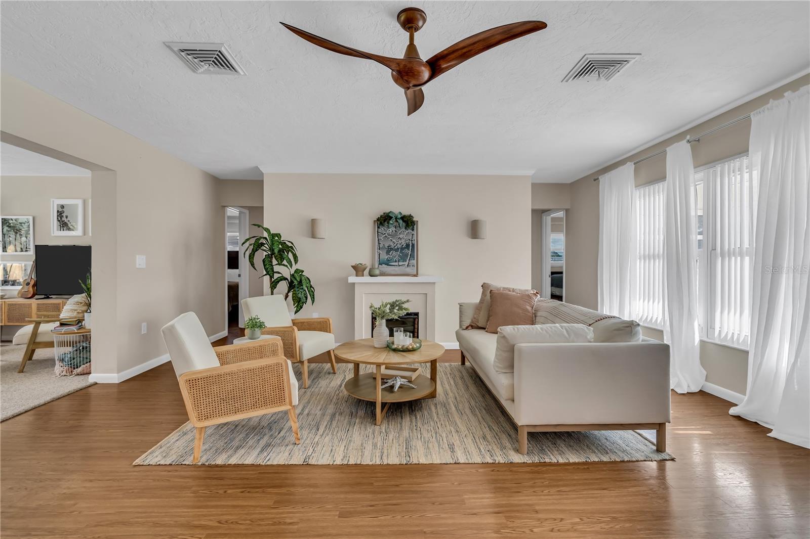 2449 Breakwater Cir Property Photo 2