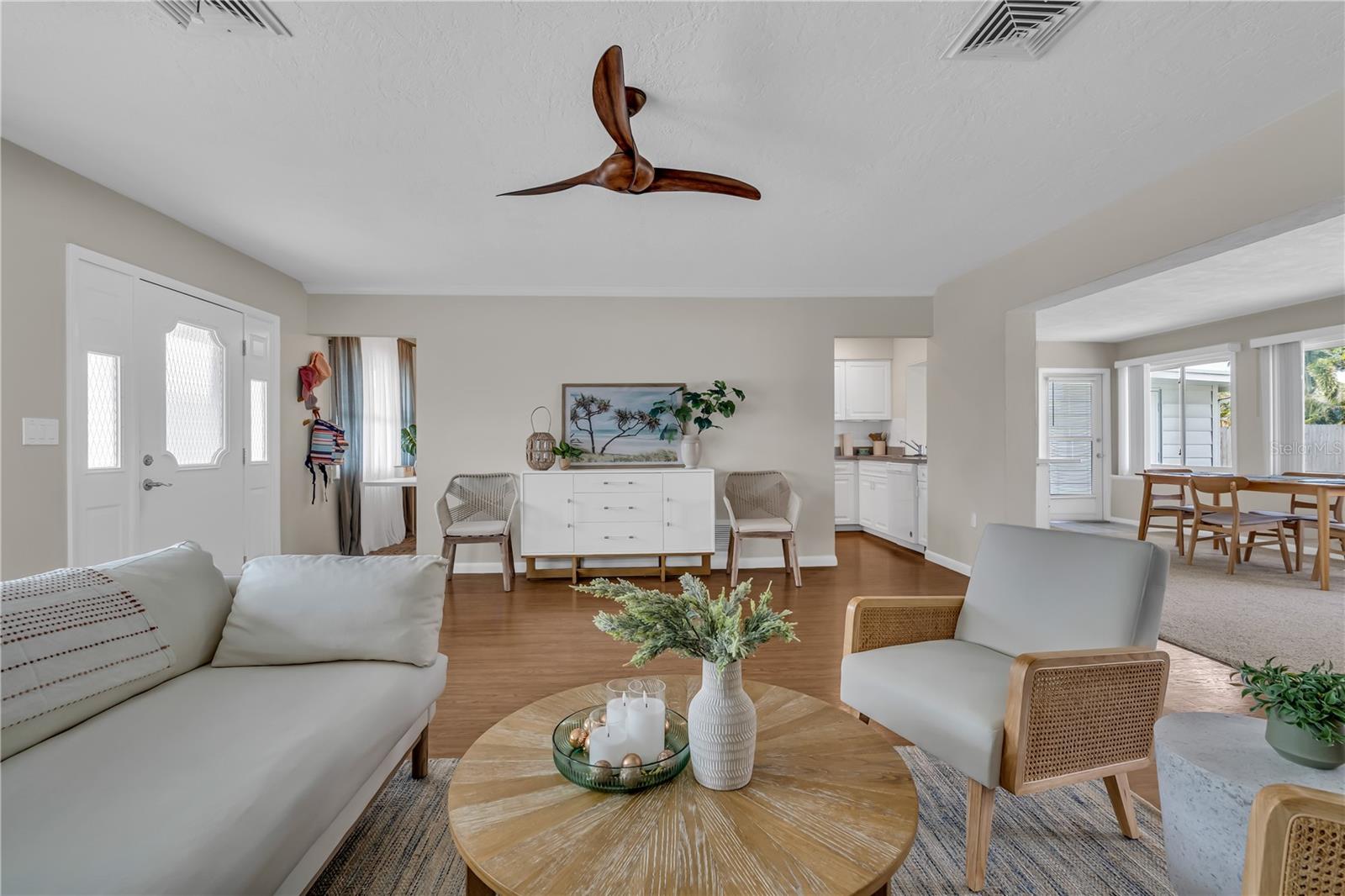 2449 Breakwater Cir Property Photo 5