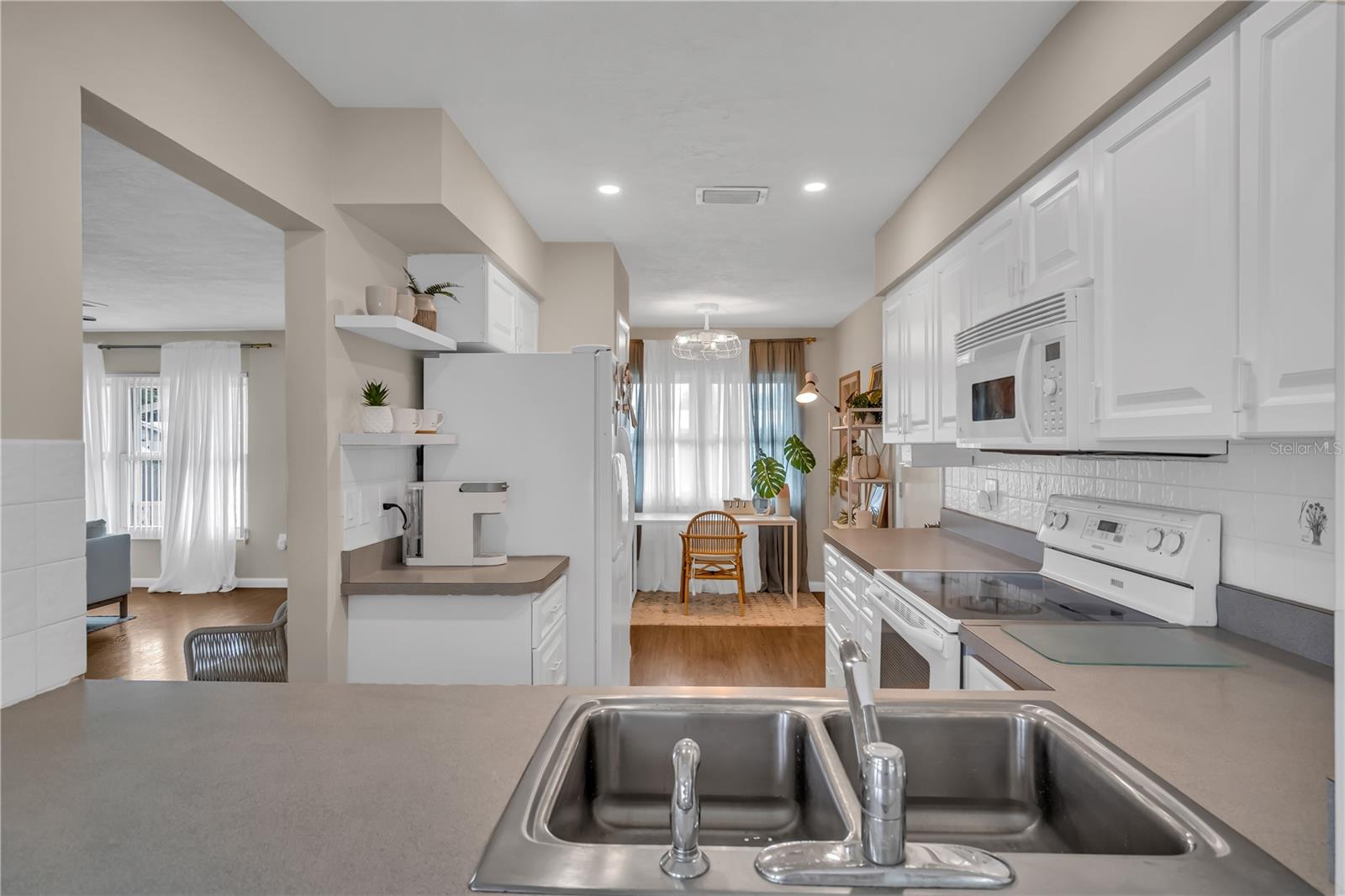2449 Breakwater Cir Property Photo 13