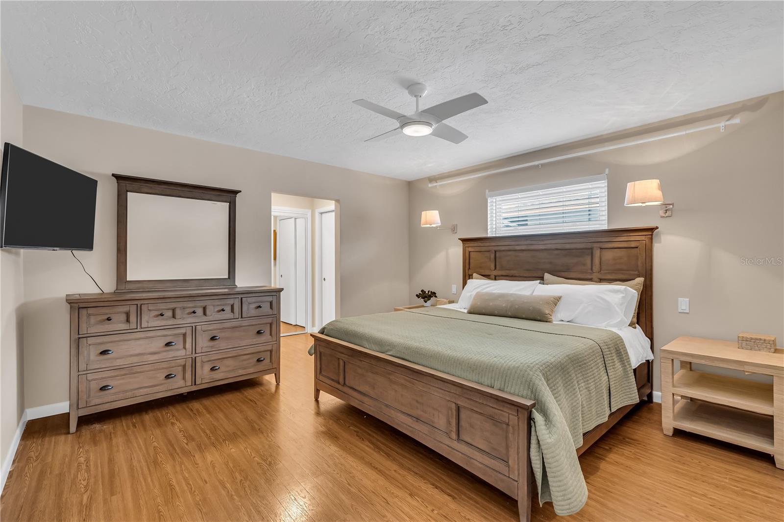 2449 Breakwater Cir Property Photo 18