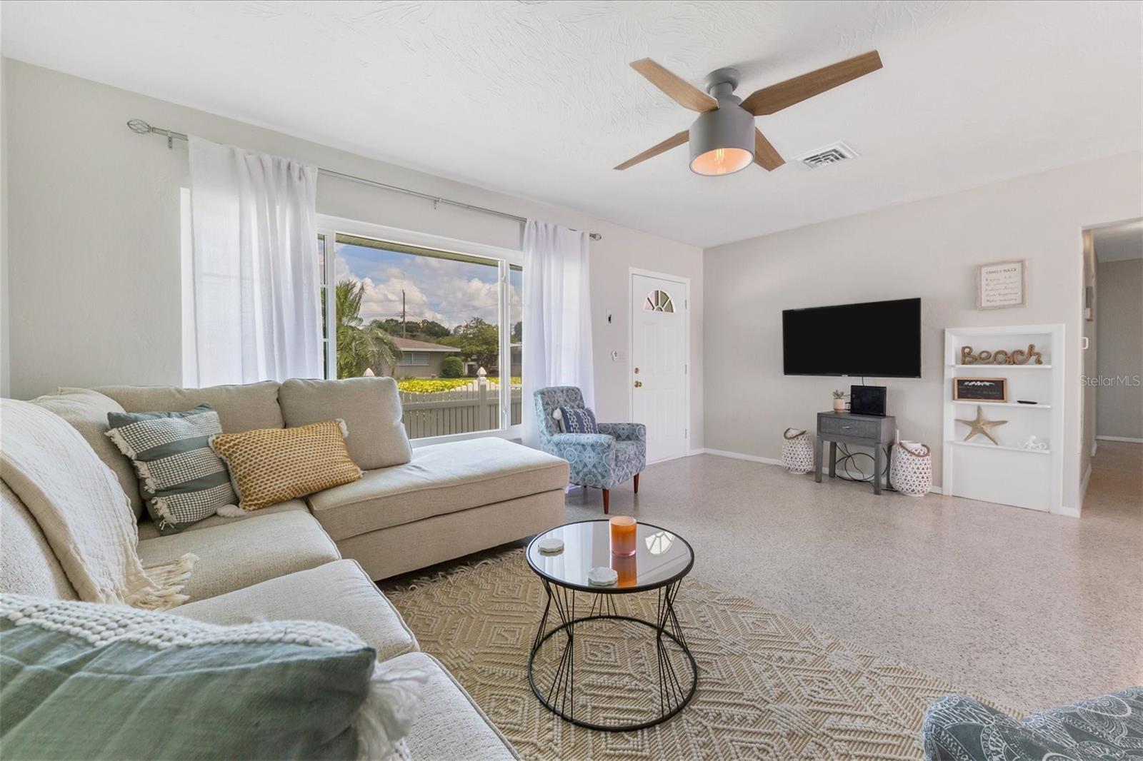 3126 Bougainvillea St Property Photo 5