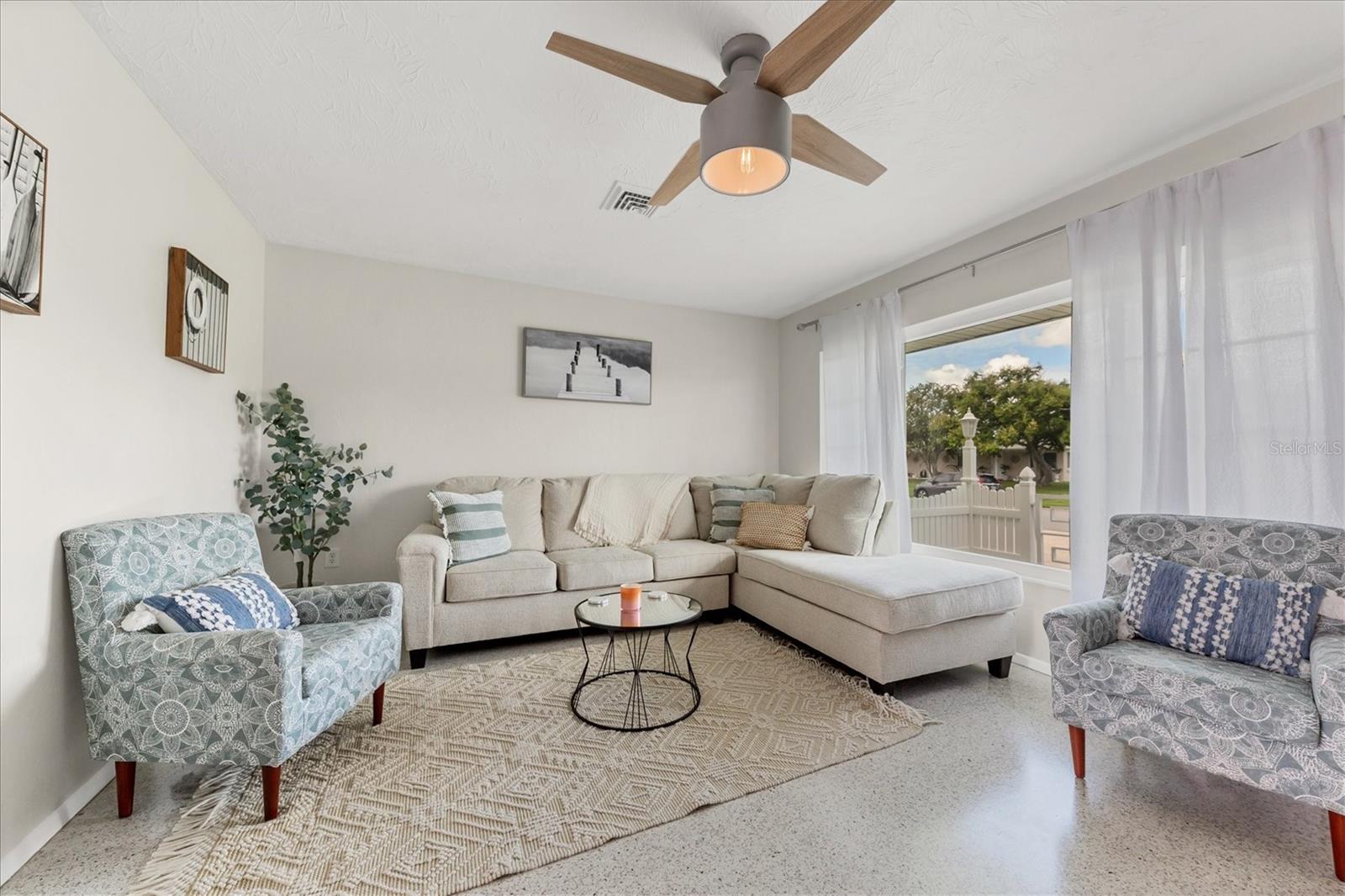 3126 Bougainvillea St Property Photo 6