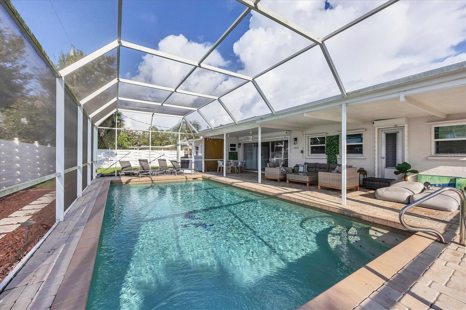 3126 Bougainvillea St Property Photo 23