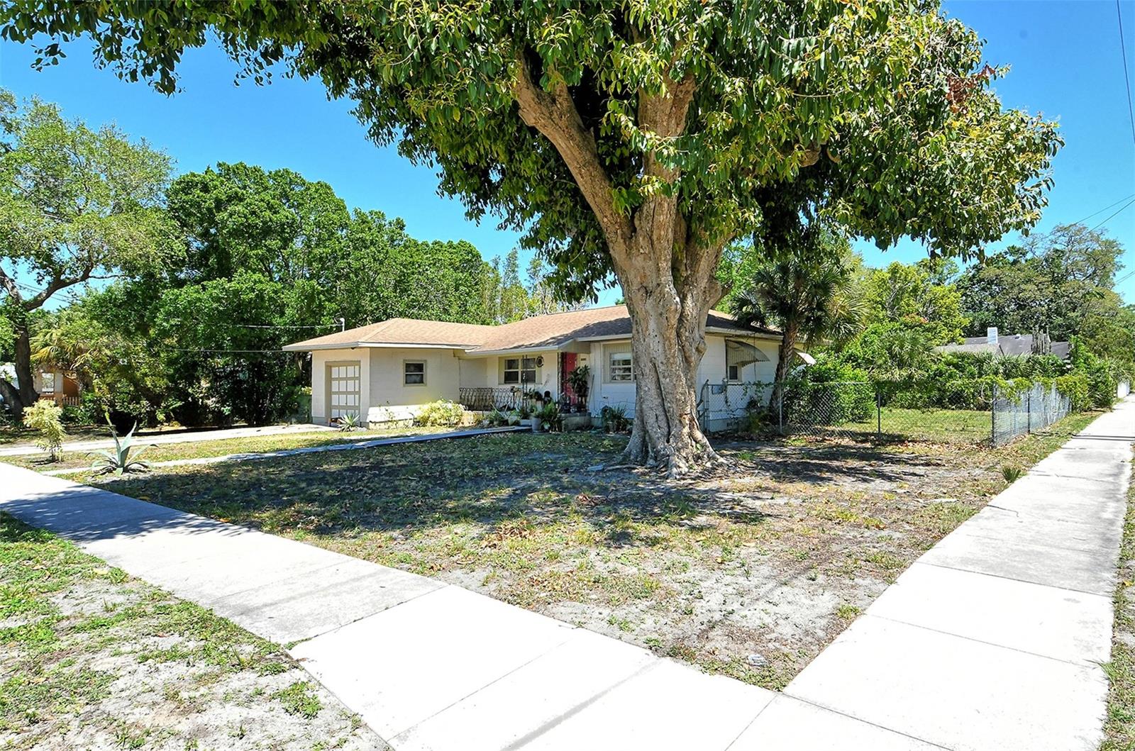 1504 Cocoanut Ave Property Photo 3