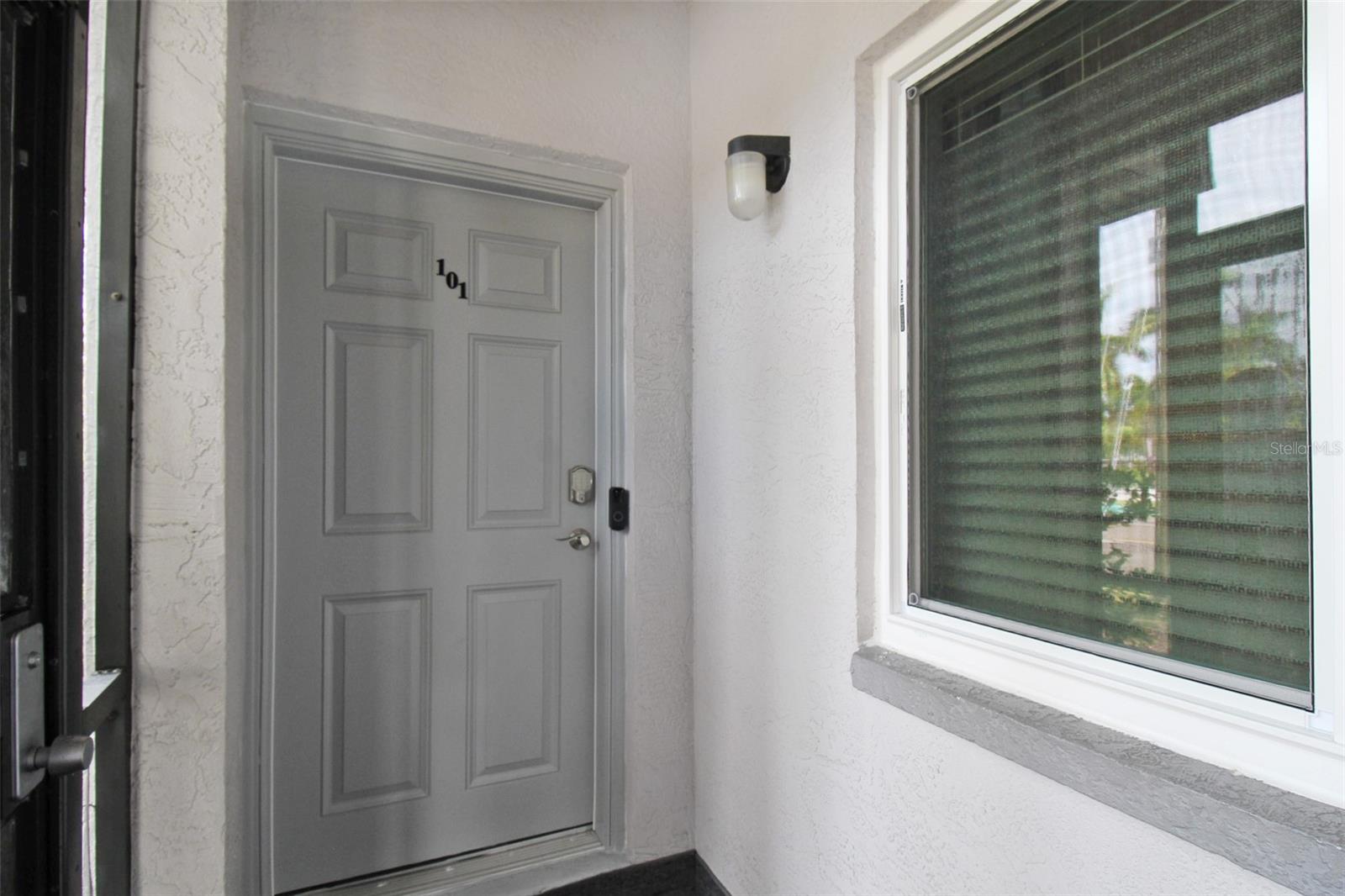 2124 N Tamiami Trl #101 Property Photo 2