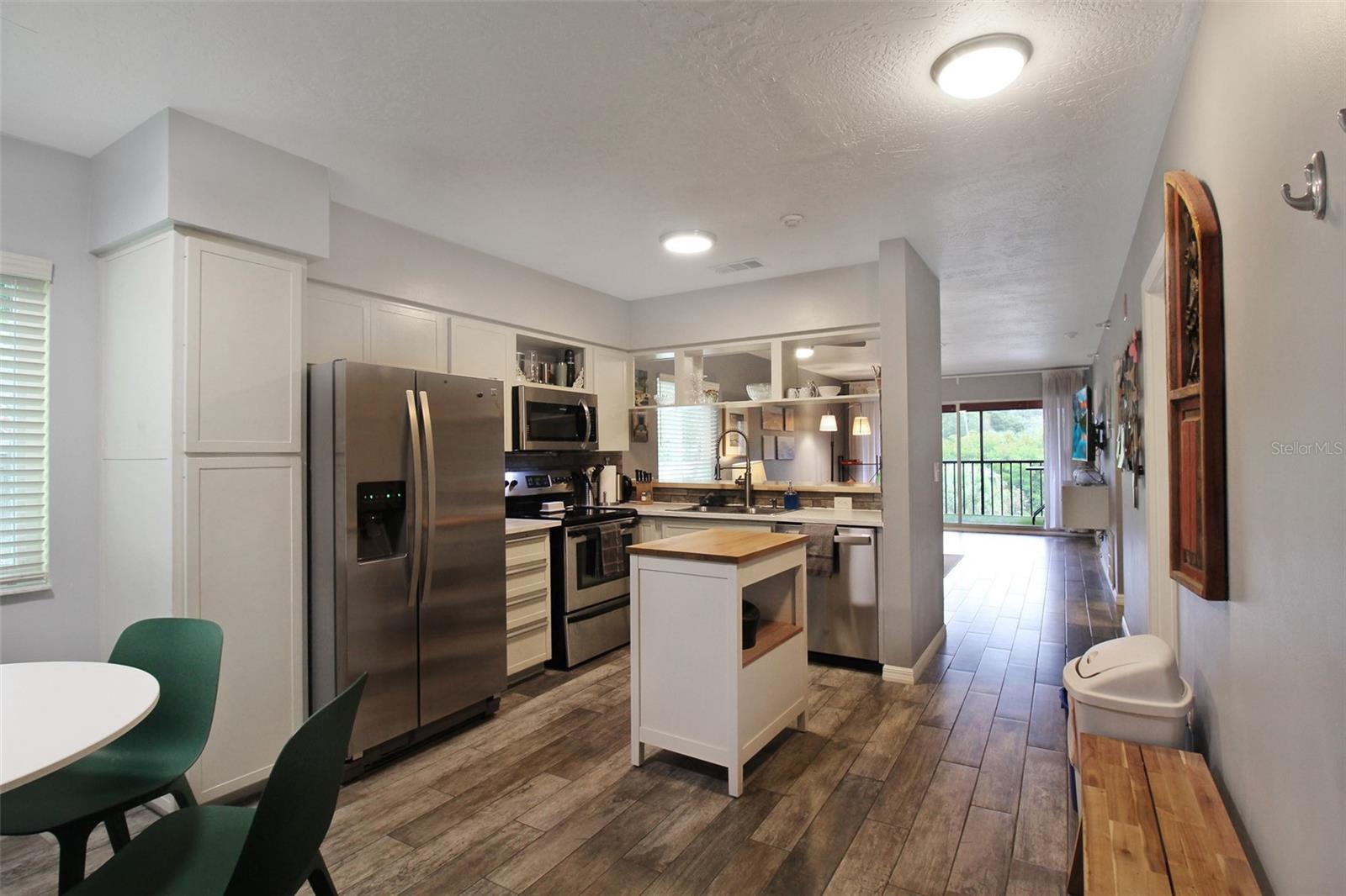2124 N Tamiami Trl #101 Property Photo 3