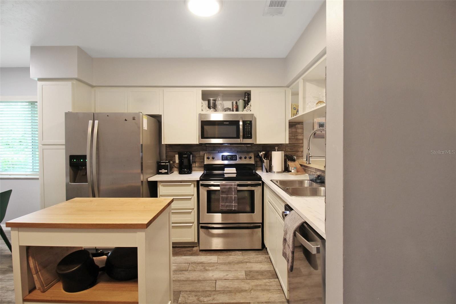2124 N Tamiami Trl #101 Property Photo 7