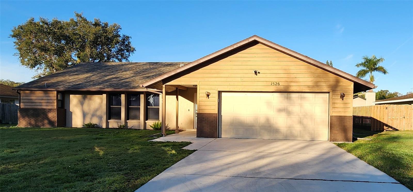 1526 Georgetowne Ln Property Photo 1