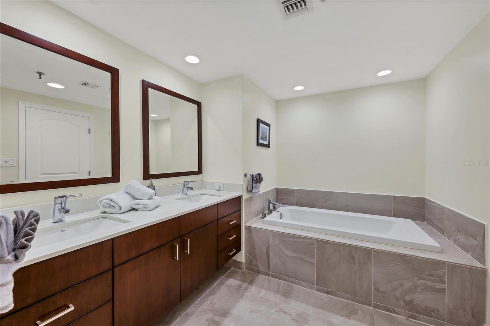 1211 Gulf Of Mexico Dr #405 Property Photo 24