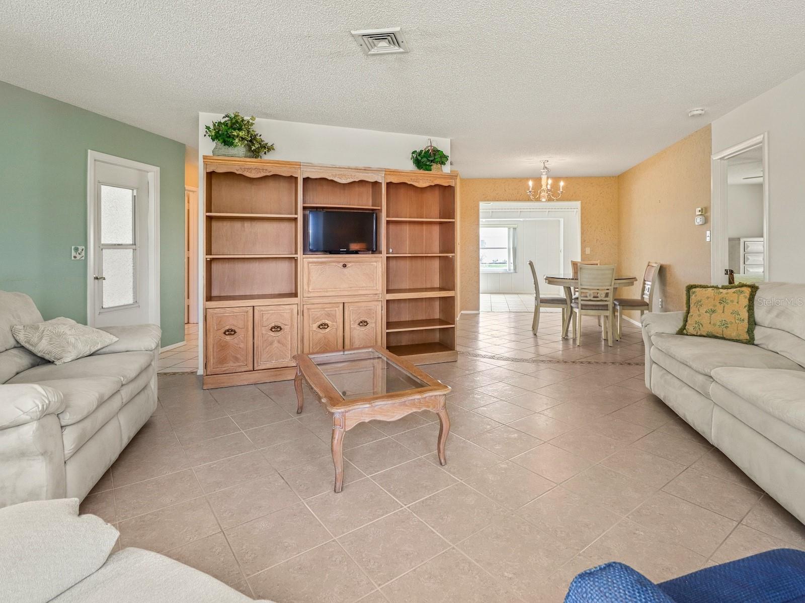 334 Circlewood Dr #e3-2 Property Photo 5