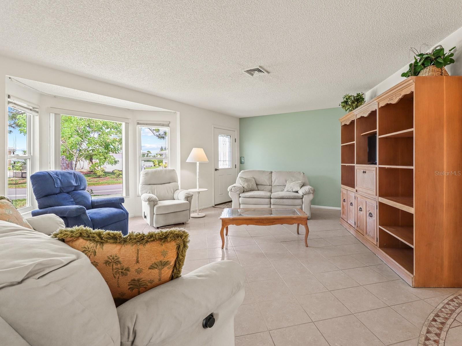 334 Circlewood Dr #e3-2 Property Photo 6