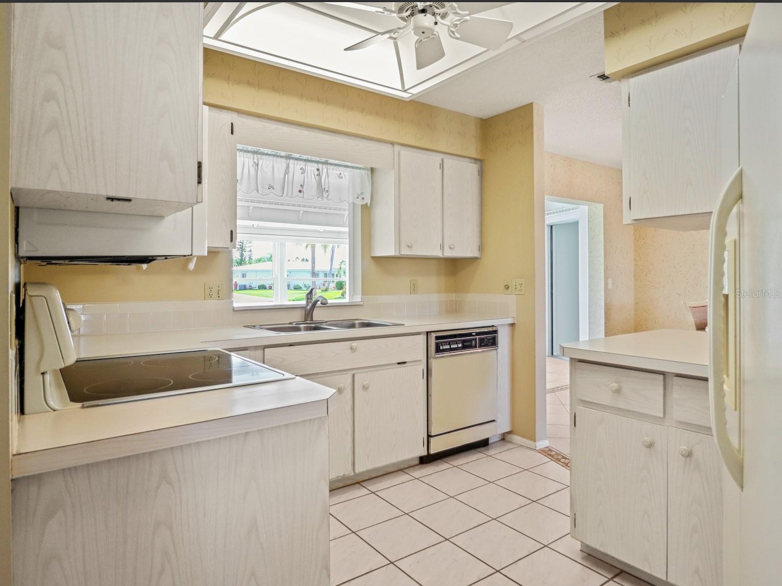 334 Circlewood Dr #e3-2 Property Photo 8