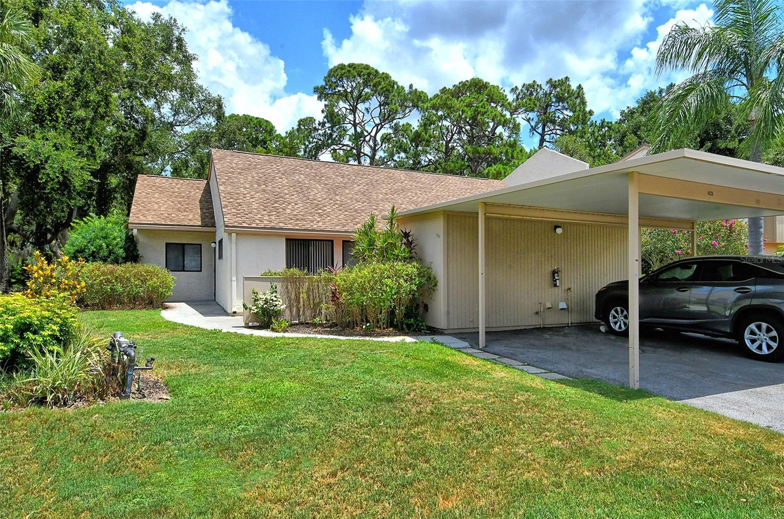 704 Bird Bay Cir #35 Property Photo 1