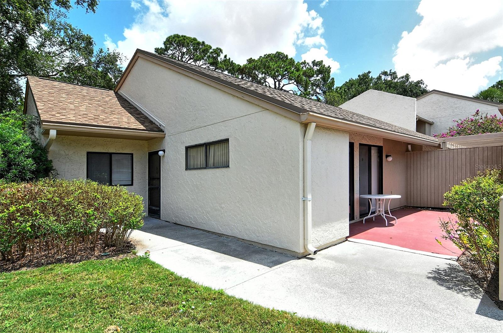 704 Bird Bay Cir #35 Property Photo 2