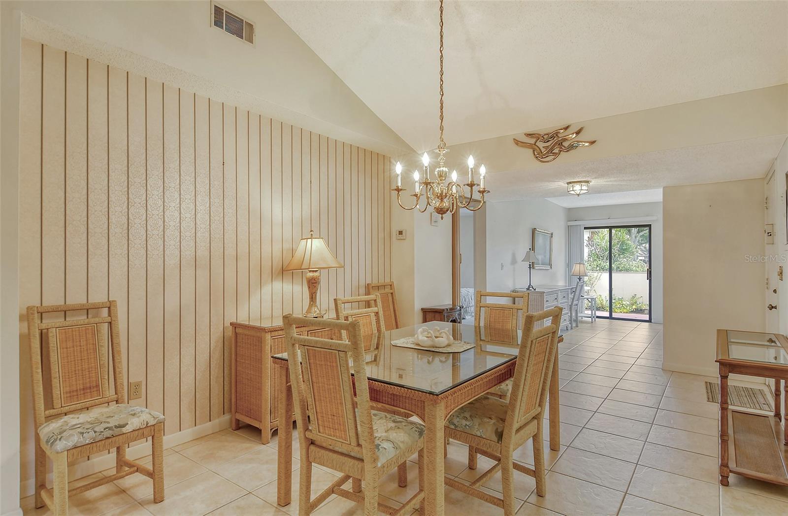 704 Bird Bay Cir #35 Property Photo 8