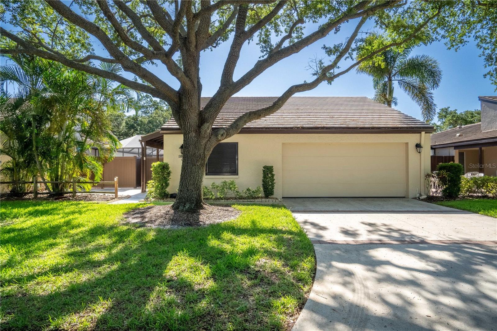 3806 Glen Oaks Manor Dr Property Photo 1