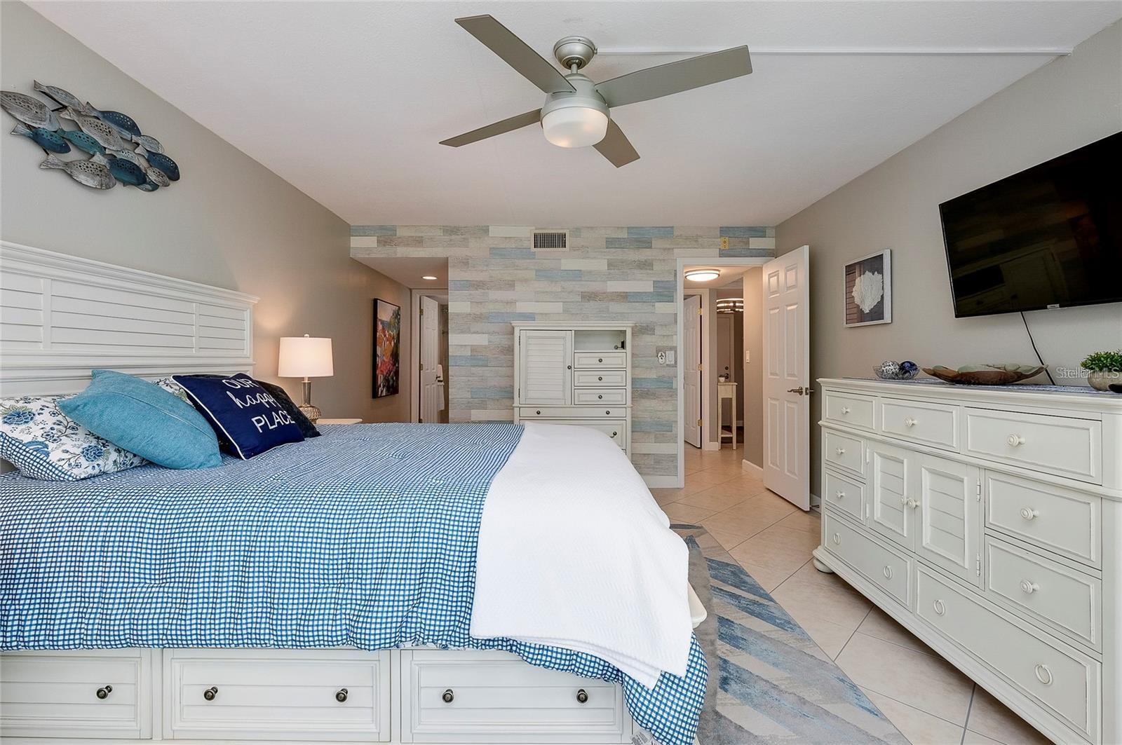 1350 N Portofino Dr #207 Property Photo 11