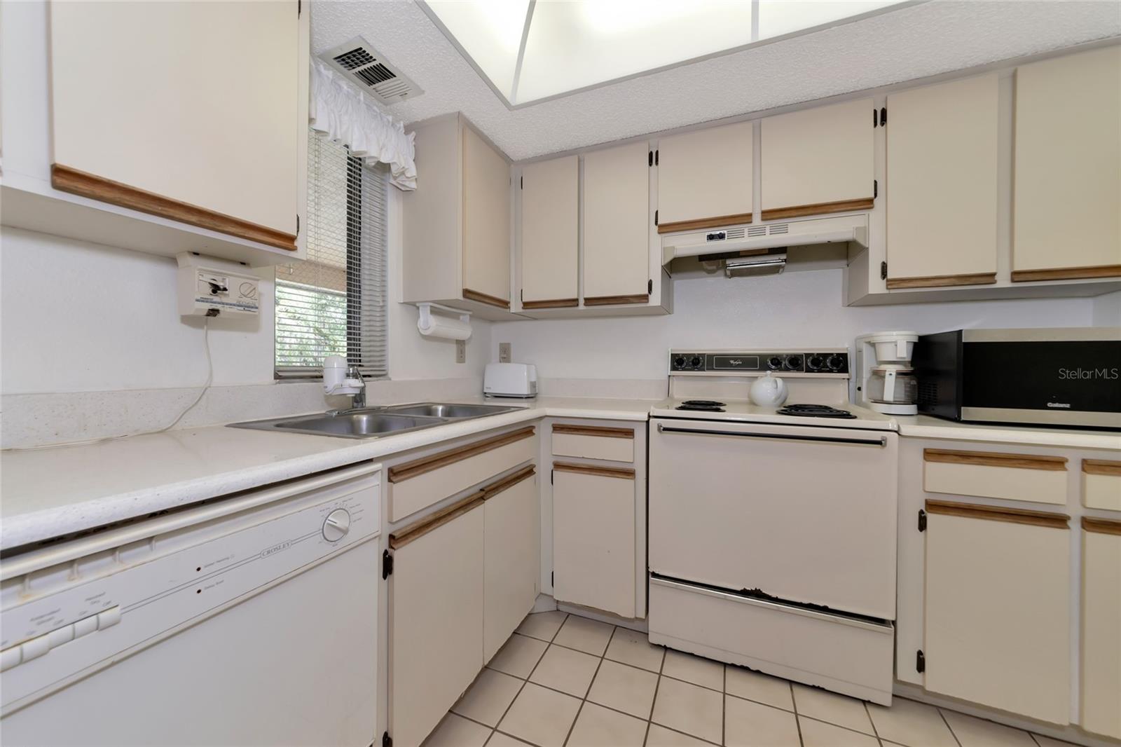 19505 Quesada Ave #b204 Property Photo 3