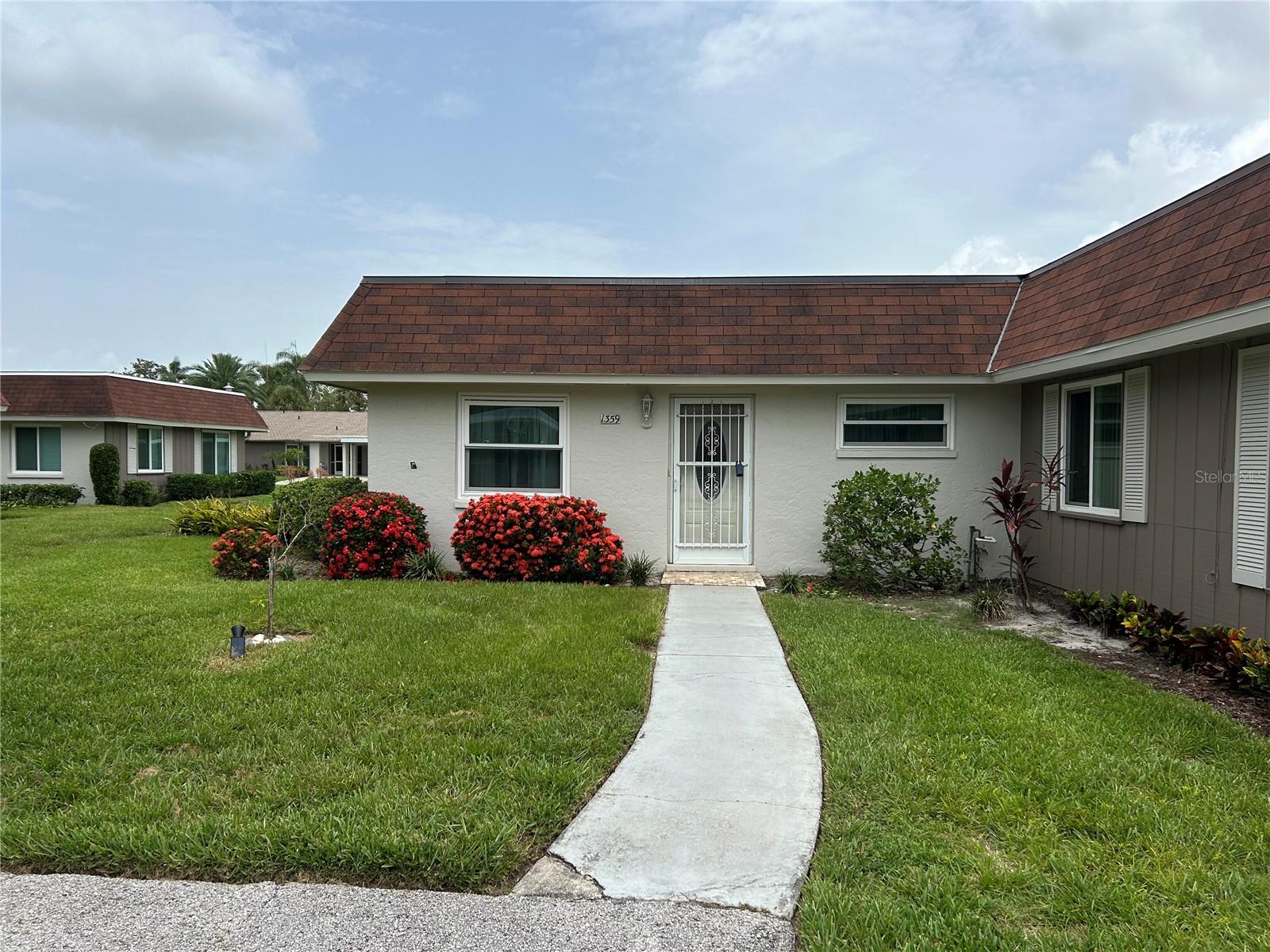 1359 Glendale Cir W #214 Property Photo 1