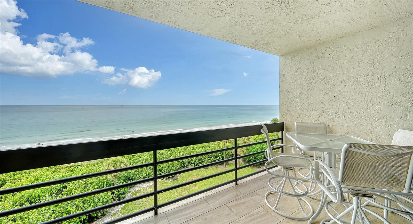 1045 Gulf Of Mexico Dr #403 Property Photo 2