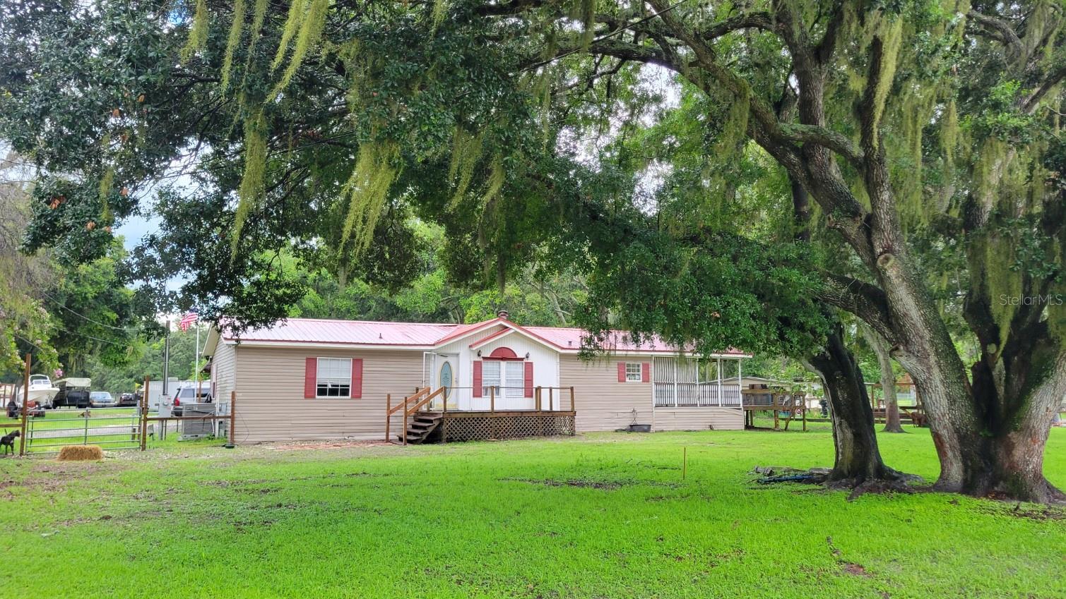16180 Boyette Rd Property Photo 2
