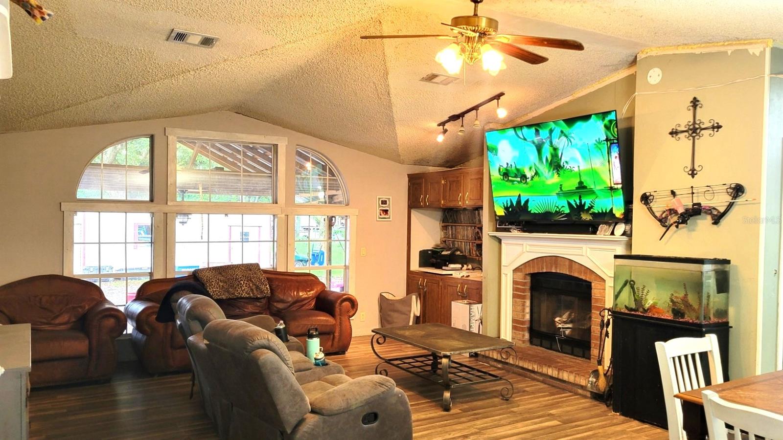 16180 Boyette Rd Property Photo 3