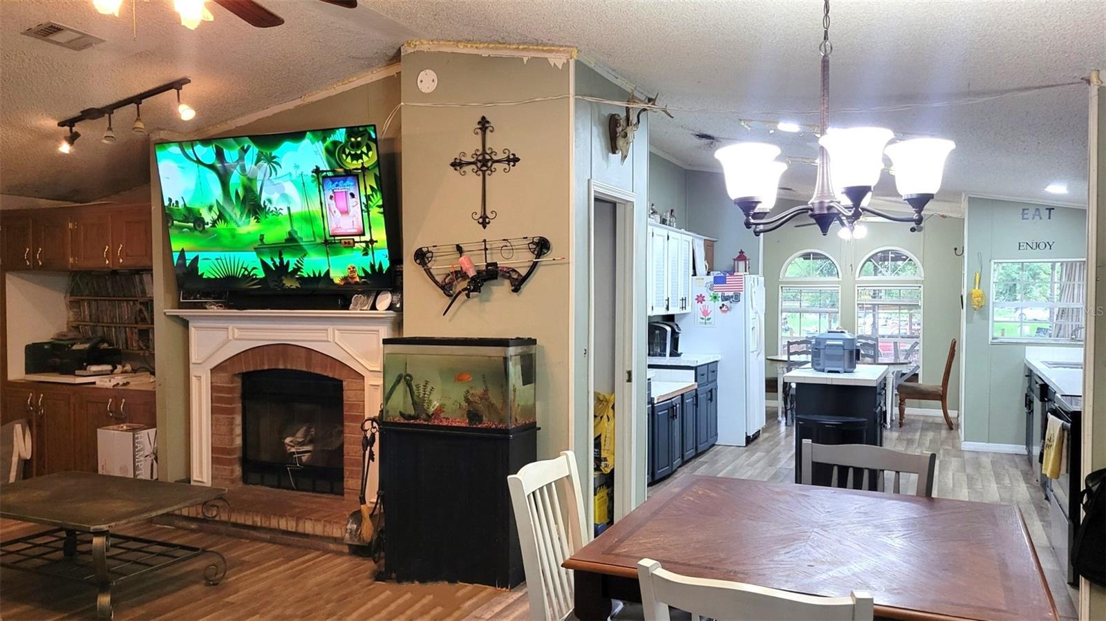 16180 Boyette Rd Property Photo 4