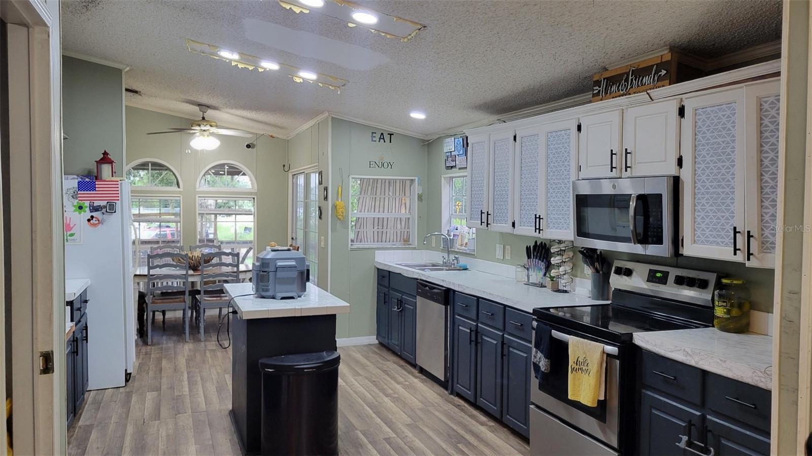16180 Boyette Rd Property Photo 6