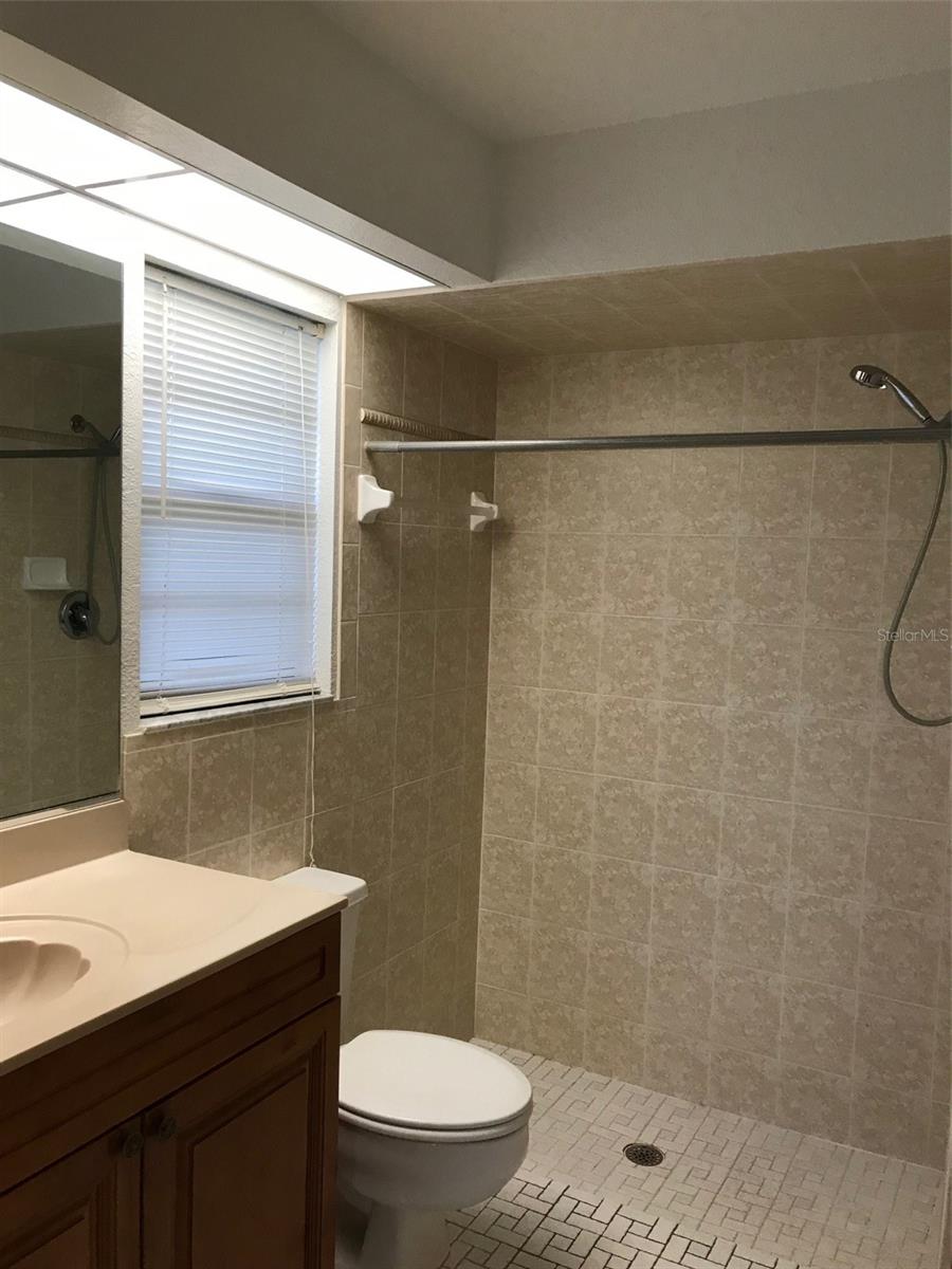 25385 Sandhill Blvd Property Photo 3