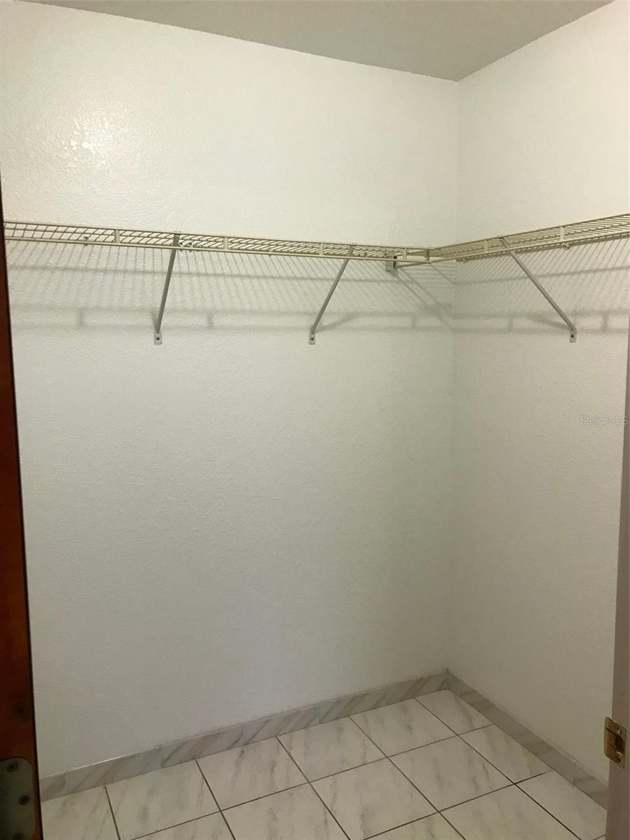 25385 Sandhill Blvd Property Photo 6