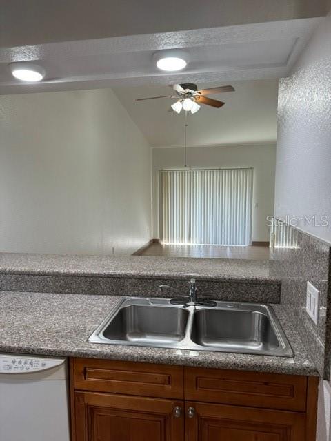 25385 Sandhill Blvd Property Photo 15