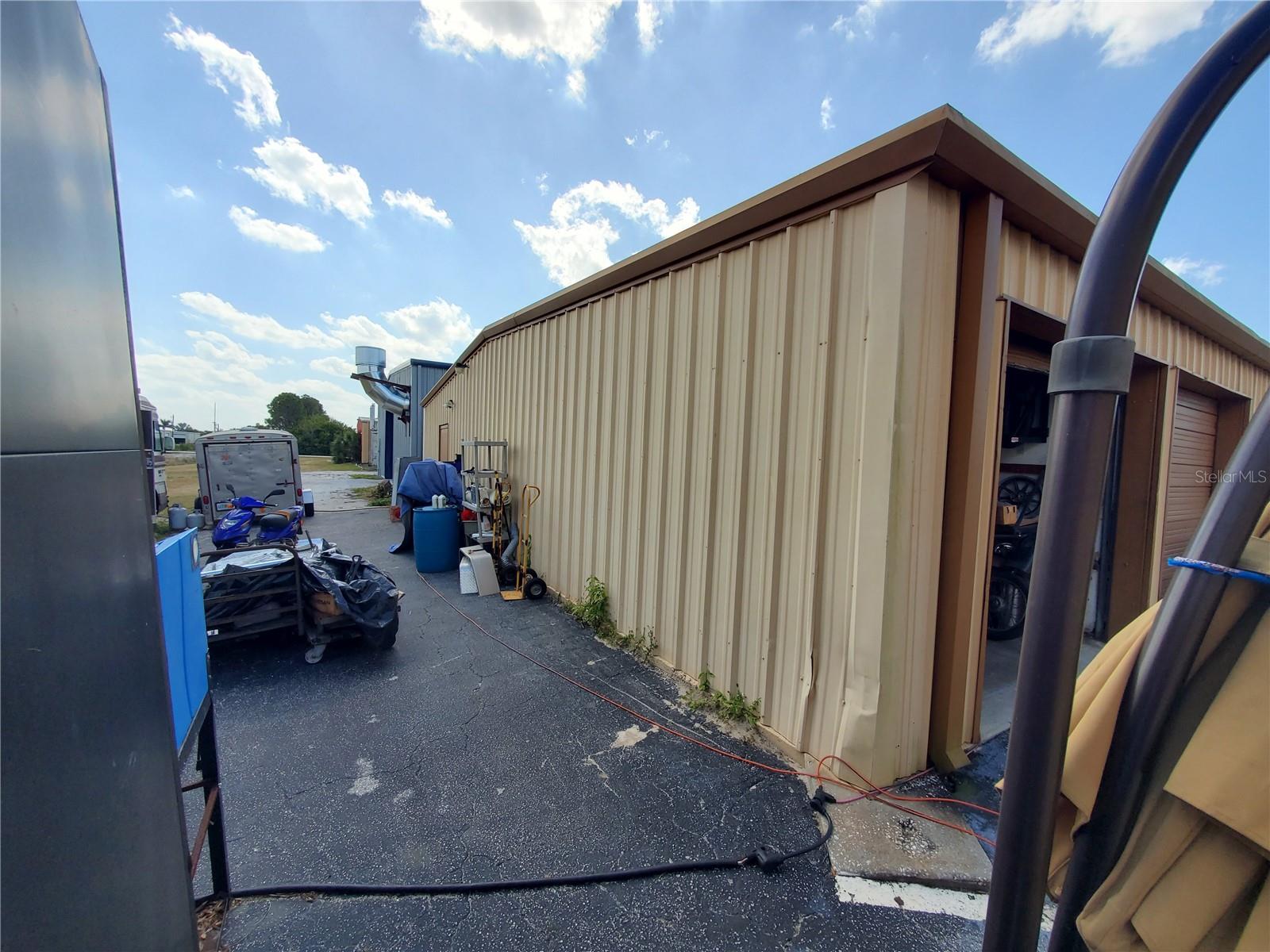 1700 Steadley Ave Property Photo 3