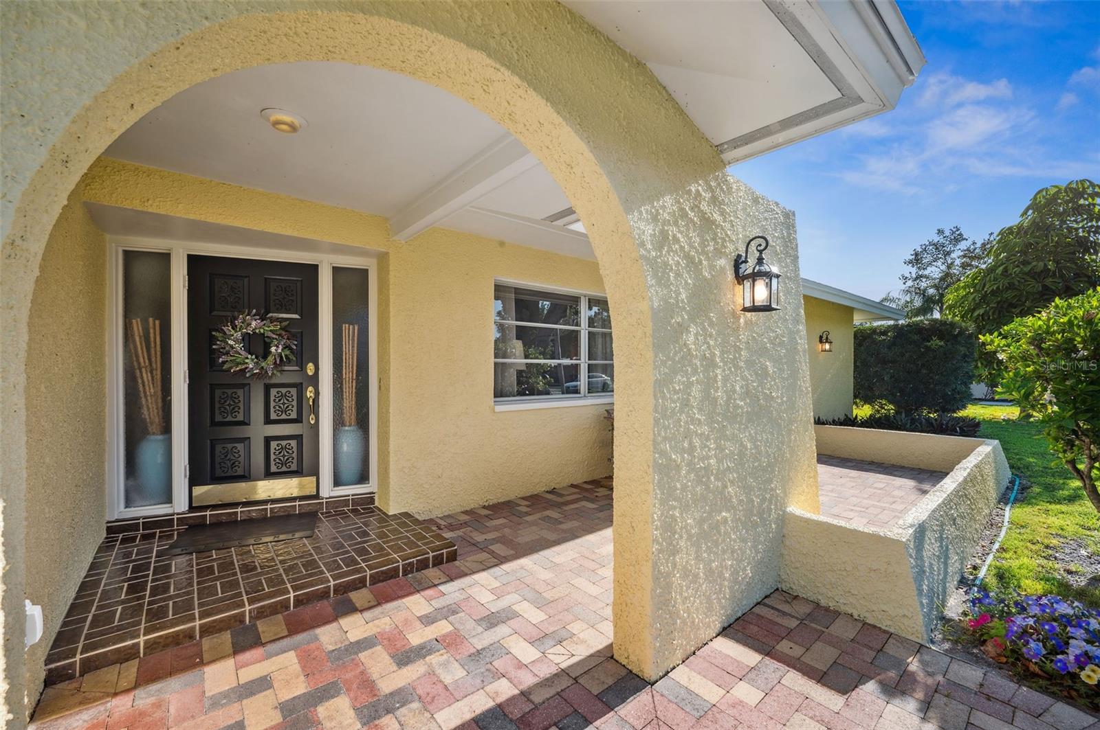 1256 Morningside Dr Property Photo 3