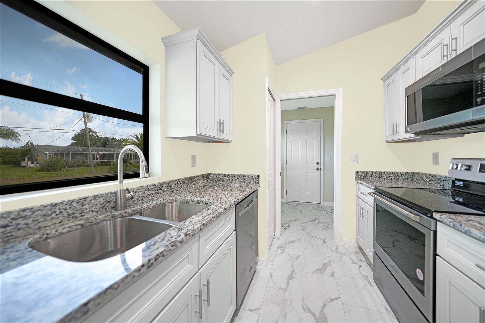 3414 Palm Dr Property Photo 3