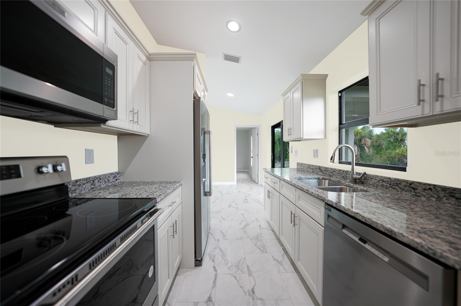 3414 Palm Dr Property Photo 4
