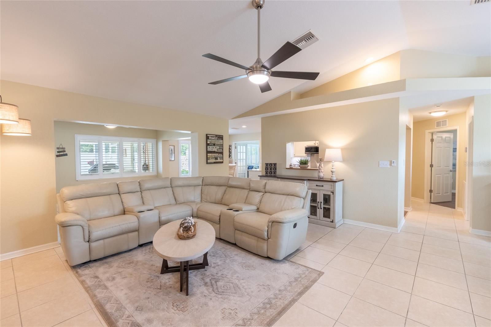 100 Captiva Ct Ne Property Photo 12
