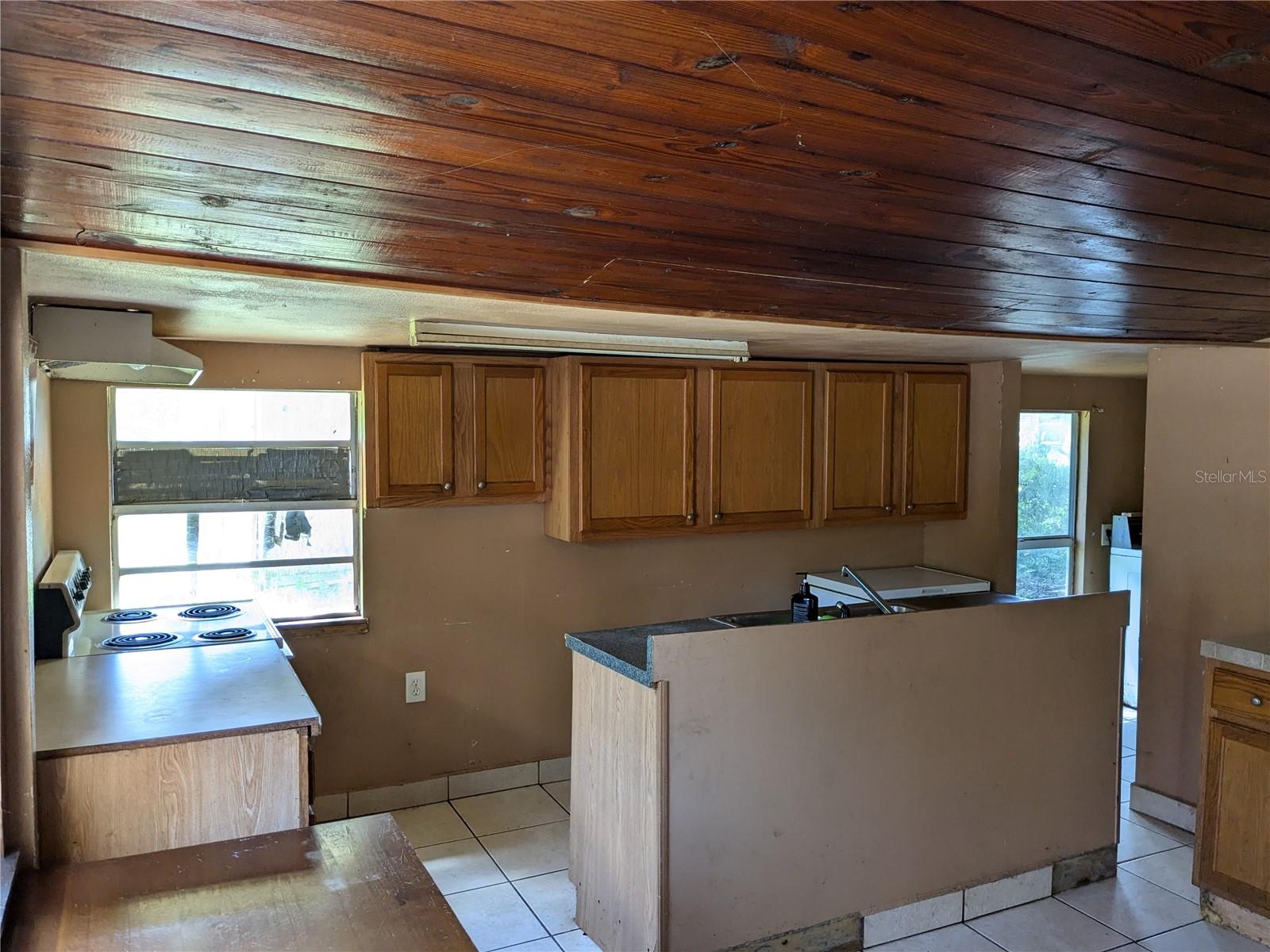 249 S Hillsborough Ave Property Photo 5