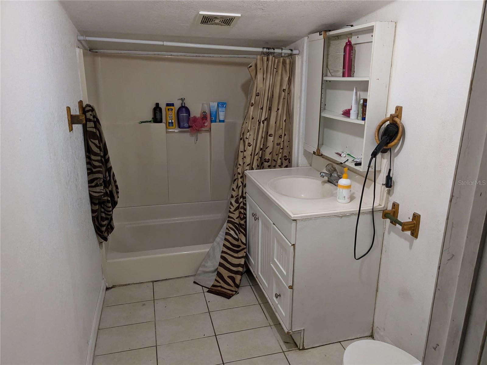 249 S Hillsborough Ave Property Photo 8
