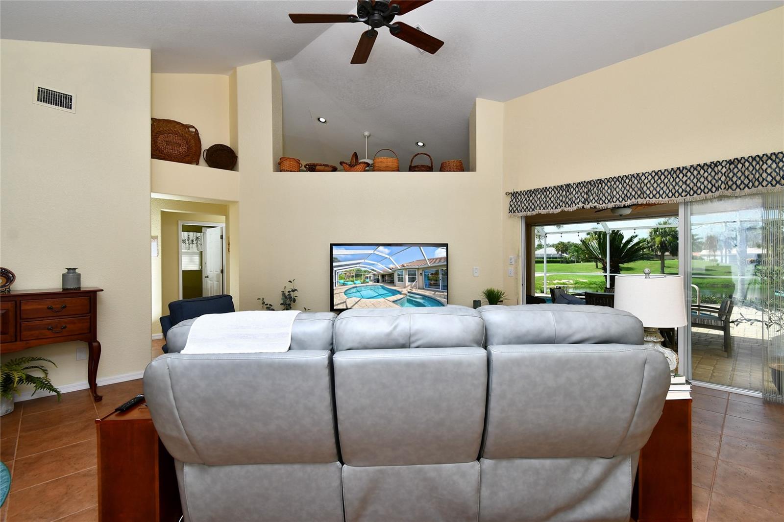 3885 Cape Cole Blvd Property Photo 8