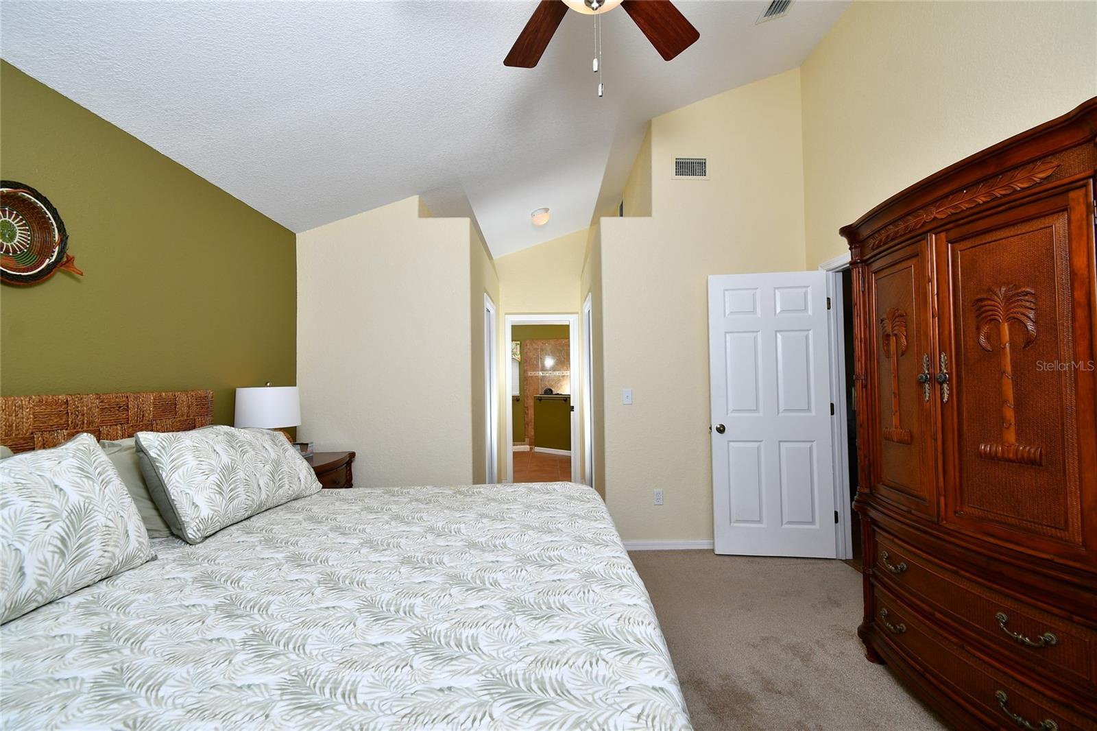 3885 Cape Cole Blvd Property Photo 13