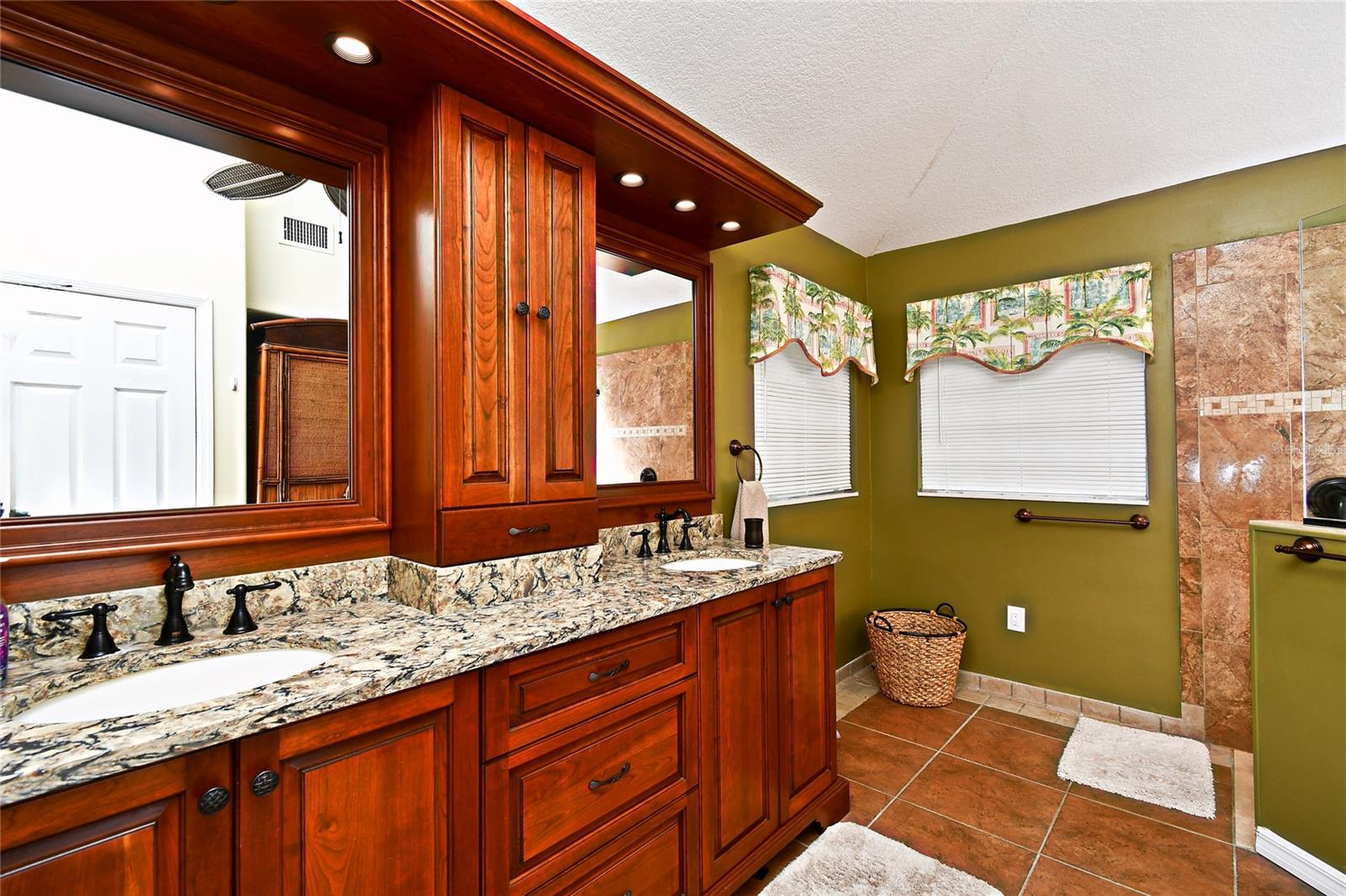 3885 Cape Cole Blvd Property Photo 14