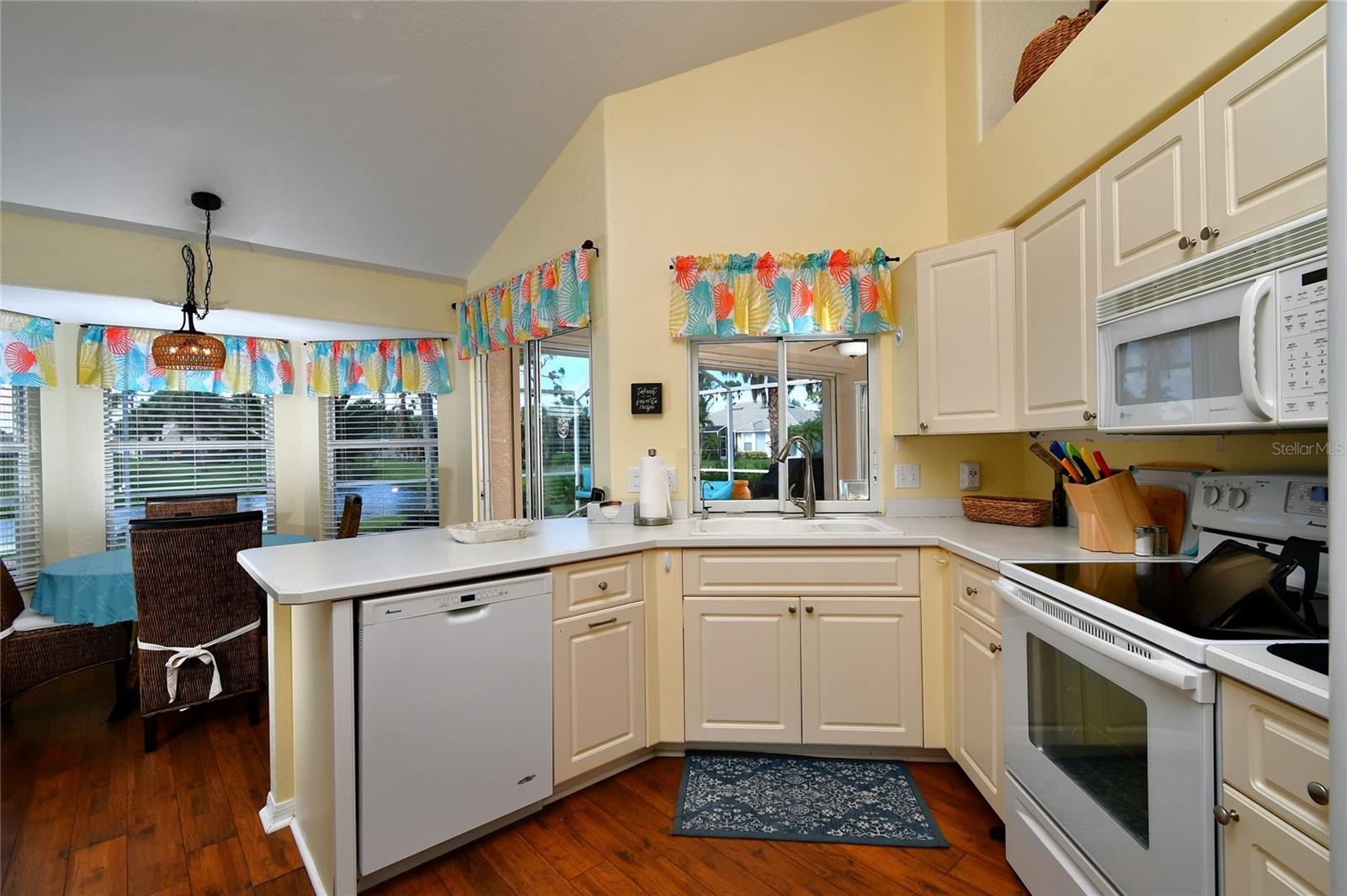 3885 Cape Cole Blvd Property Photo 19
