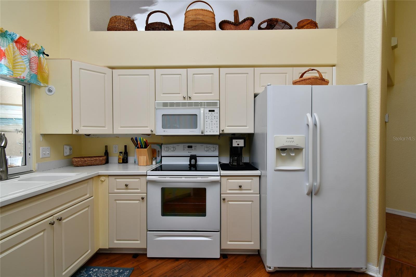 3885 Cape Cole Blvd Property Photo 20
