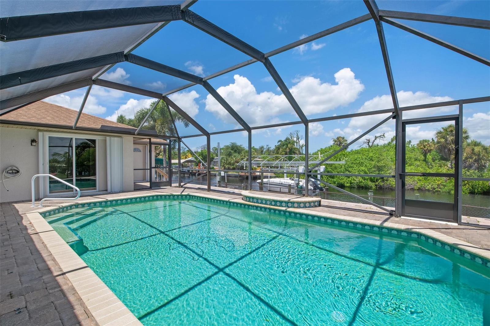 5149 Latham Ter Property Photo 3