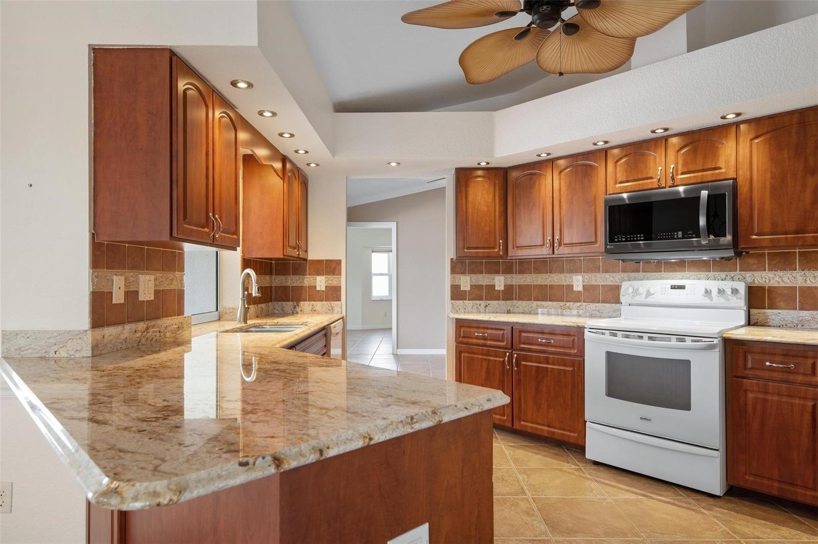5149 Latham Ter Property Photo 9