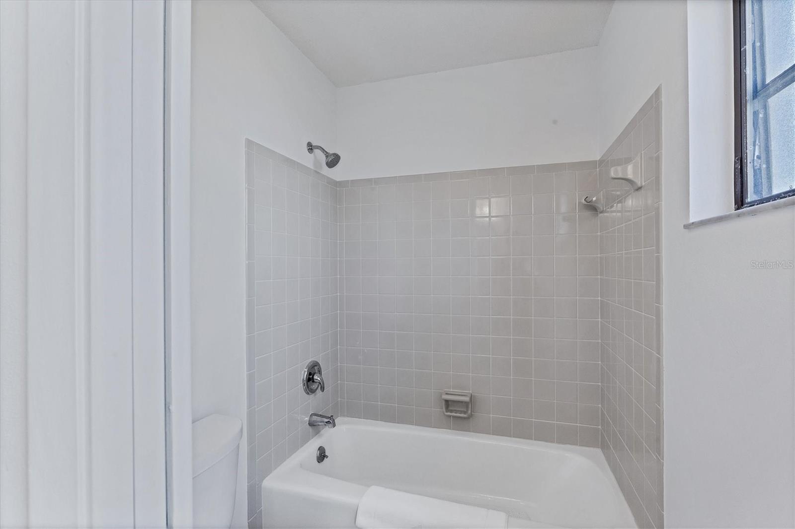 2076 Michigan Ave Property Photo 21